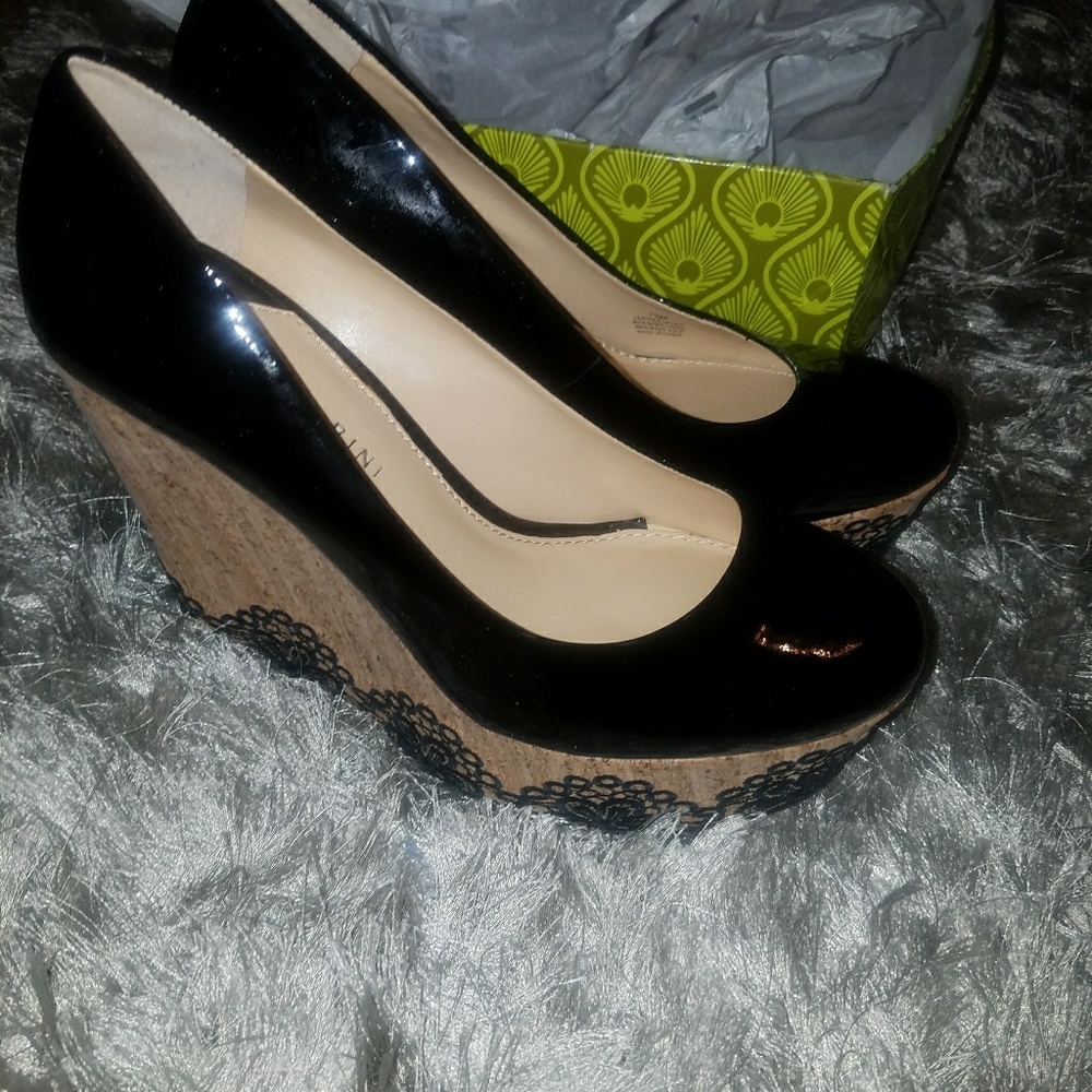 Size 7.5 Patent  Leather Gianni Bini Wedge